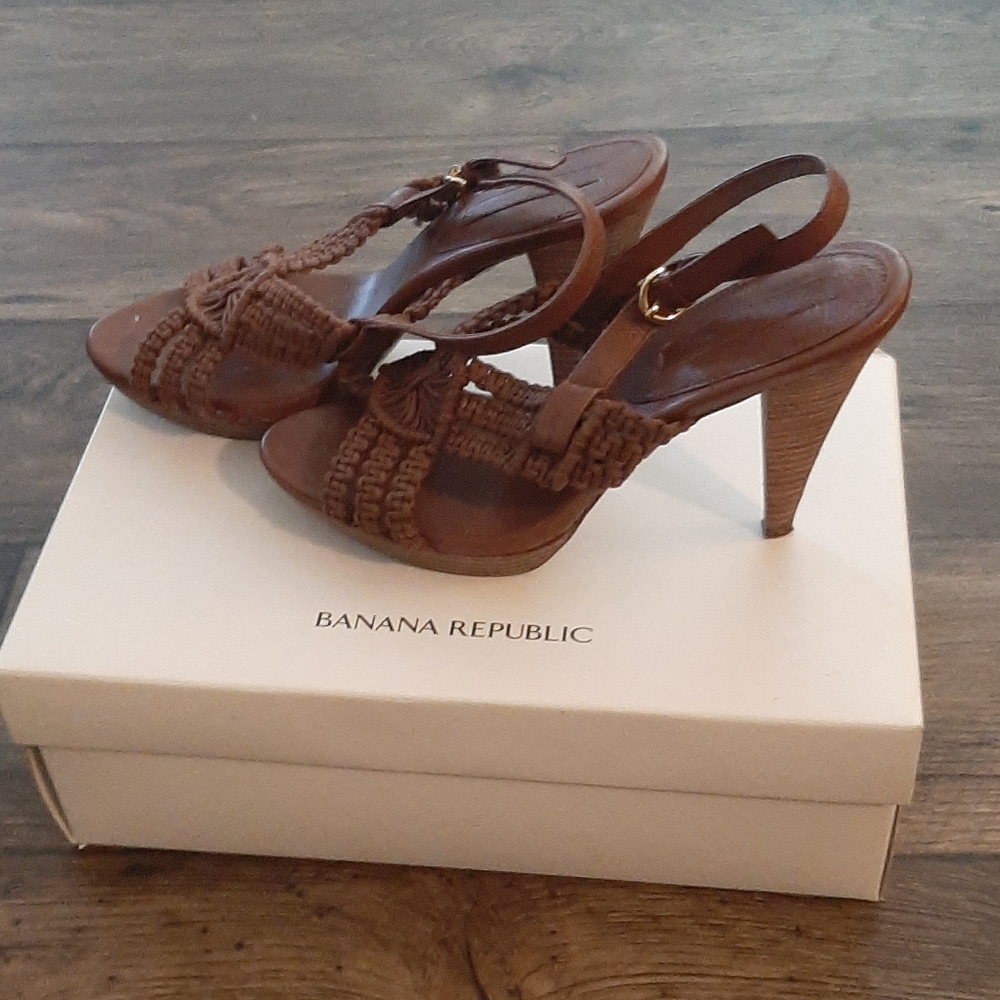 Banana Republic "Reese"